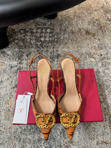 SANDAL CAO GÓT NỮ VAL HỌA TIẾT VÀNG NÂU LOGO V NỔI GÓT 9.5CM