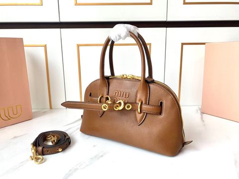 TÚI XÁCH NỮ M*u M*u  DÁNG BOWLING AVENTURE NAPPA SANG TRỌNG