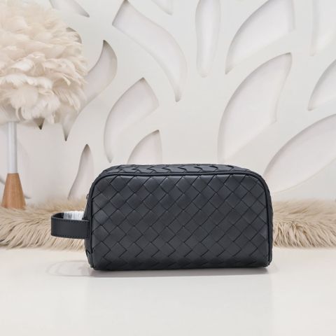 TÚI CẦM TAY NAM B V INTRECCIATO TRAVEL POUCH DA BÊ ĐAN 2 KIỂU BỀ MẶT