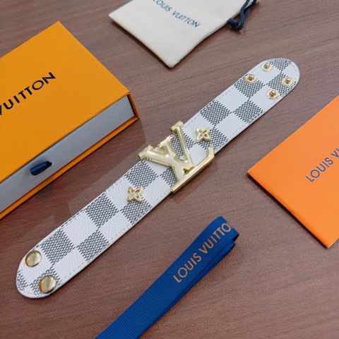 VÒNG TAY DA NAM NỮ L V* KHÓA LV SIGNATURE – HỌA TIẾT DAMIER THỜI THƯỢNG