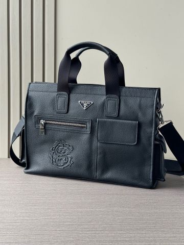 TÚI XÁCH NAM PR**A  DA BÒ VÂN HẠT CAO CẤP FORM VUÔNG SANG TRỌNG