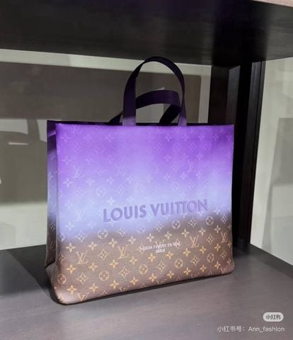 TÚI L*V  NAM NỮ SHOPPER TOTE PHIÊN BẢN GRADIENT TÍM