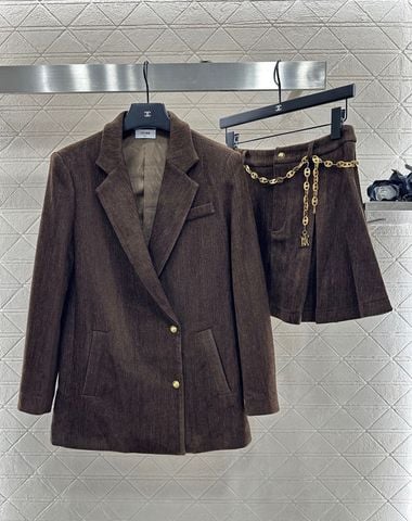 BỘ VEST NỮ CELIN BLAZER NGẮN + CHÂN VÁY XẾP LY, XÍCH EO VÀNG