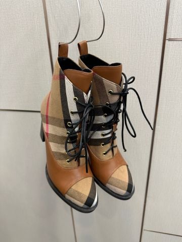 GIÀY BOOTS NỮ BURB CHECK LACE-UP GÓT VUÔNG 10CM