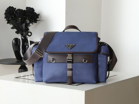 TÚI MESSENGER NAM PRAD* NYLON NÂU CARAMEL
