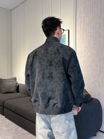 ÁO KHOÁC NAM L V GIẢ DA LỘN CỔ ĐỨNG DẬP MONOGRAM