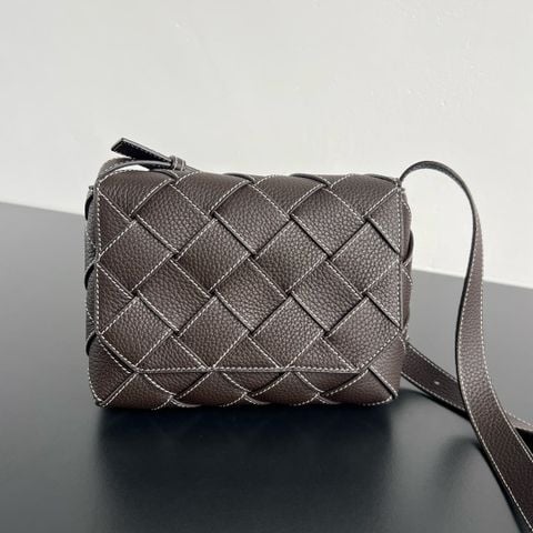 TÚI ĐEO CHÉO NAM NỮ B V DIAGO 795637 – INTRECCIATO DA BÊ FULL-GRAIN
