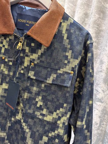 ÁO KHOÁC JEAN UNISEX LV* MONOGRAM JACQUARD, CỔ LẬT TƯƠNG PHẢN