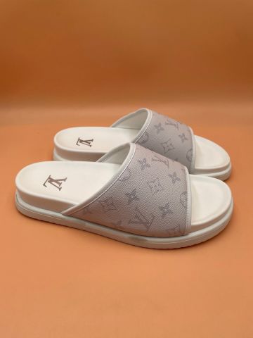SANDAL NAM L V MONOGRAM DÁNG SLIDE QUAI BẢN NGANG