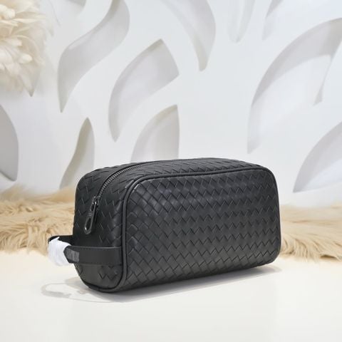TÚI CẦM TAY NAM B V INTRECCIATO TRAVEL POUCH DA BÊ ĐAN 2 KIỂU BỀ MẶT