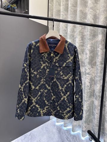 ÁO KHOÁC JEAN UNISEX LV* MONOGRAM JACQUARD, CỔ LẬT TƯƠNG PHẢN