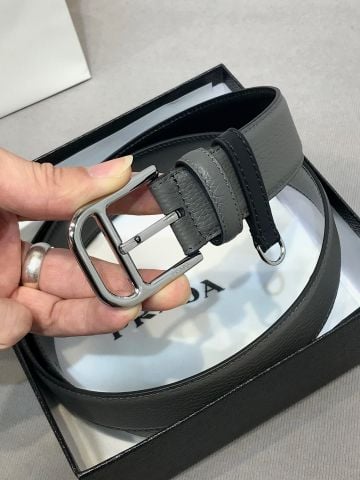 THẮT LƯNG NAM PRAD* DA VÂN HẠT KHÓA KIM LOẠI TỐI GIẢN LỊCH LÃM