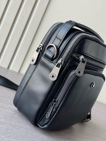 TÚI ĐEO CHÉO NAM M B VERTICAL MESSENGER DA BÊ VÂN HẠT MỊN – PHOM HỘP GỌN SANG