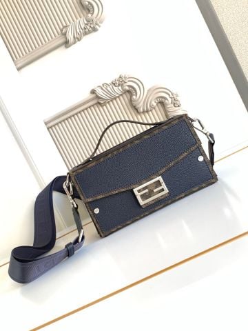 TÚI ĐEO CHÉO NAM NỮ FEN BAGUETTE SOFT TRUNK FF