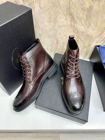GIÀY BOOT NAM PRAD* DA SAFFIANO WINGTIP – PHOM ANH LỊCH LÃM
