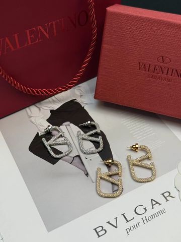 KHUYÊN TAI NAM NỮ VLT V-LOGO ĐÍNH ĐÁ LẤP LÁNH – VỪA THANH LỊCH VỪA CÁ TÍNH