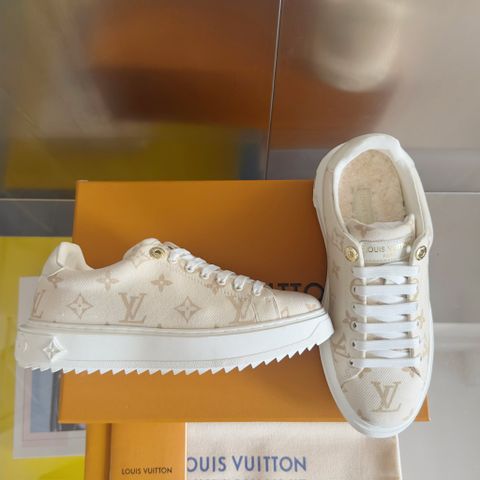 GIÀY SNEAKER NỮ L V DÒNG TIME OUT CANVAS HỌA TIẾT MONOGRAM PHỐI THÊU