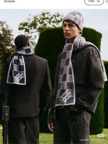 KHĂN CHOÀNG UNISEX L V FLUFFYGRAM DỆT JACQUARD DAMIER CHỮ VIẾT TAY ICONIC