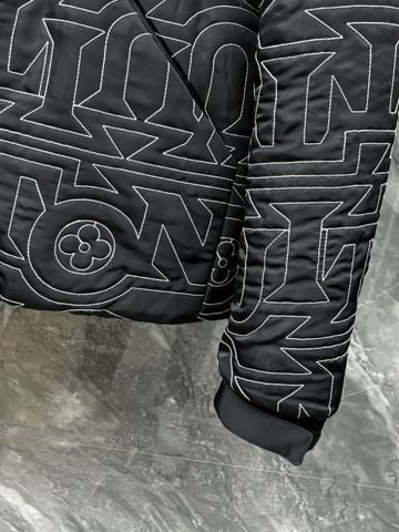 ÁO PHAO LIỀN MŨ UNISEX L V HOẠ TIẾT MONOGRAM DẬP NỔI