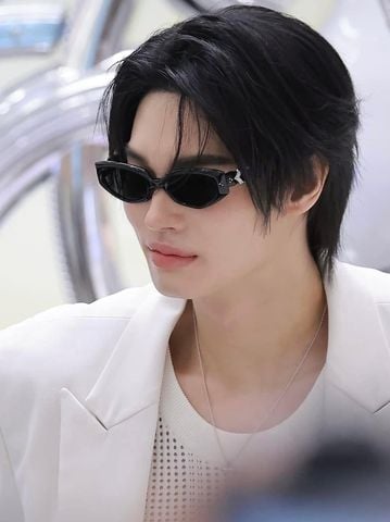 KÍNH MÁT NAM NỮ GM RUVY VAN – DÁNG OVAL SẮC NÉT, ĐIỂM NHẤN ĐÍNH ĐÁ “JEWEL” NỔI BẬT