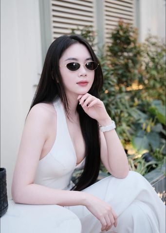 KÍNH NỮ GM x MMGL DÁNG OVAL TINH GỌN – GỌNG TITANIUM SIÊU NHẸ