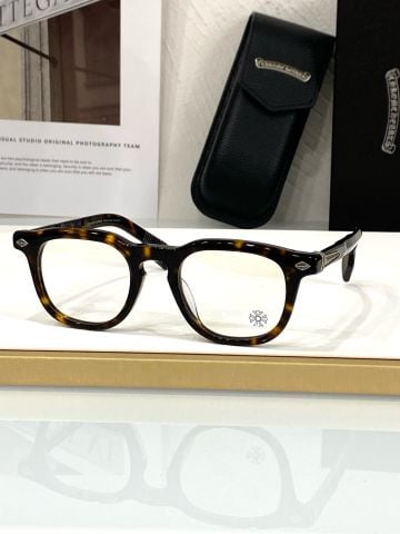 GỌNG KÍNH NAM CH CHIRP CHIRP DÁNG VUÔNG BO NHẸ CHI TIẾT KIM LOẠI NHẬN DIỆN