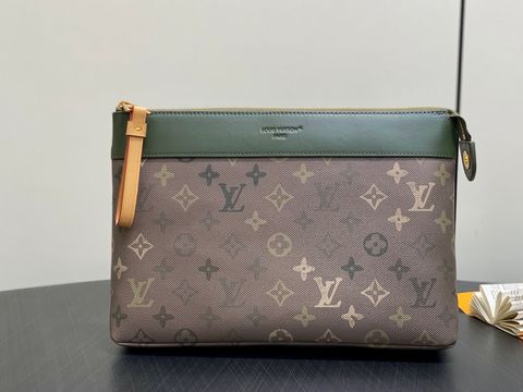 TÚI CLUTCH NAM NỮ L V VOYAGE MONOGRAM ECLIPSE REVERSE PHOM GỌN SANG