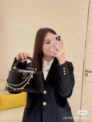 TÚI XÁCH NỮ LV* CAPUCINES EAST-WEST ĐEN OIL WAX