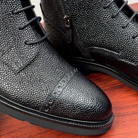 BOOT NAM AOSTA DA BÊ VÂN SẦN – DÁNG CỔ LỬNG LACE-UP