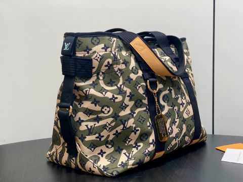TÚI TOTE NAM NỮ L V × TAKASHI MONOGRAMOUFLAGE CANVAS 50CM
