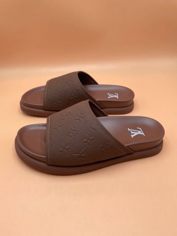 DÉP SLIDE NAM L V WATERFRONT MULE – QUAI MONOGRAM EMBOSSED