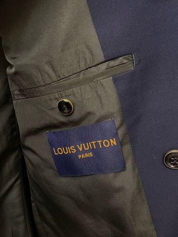 BỘ SUIT NAM L V EMBROIDERED SIGNATURE – SINGLE-BREASTED REGULAR FIT