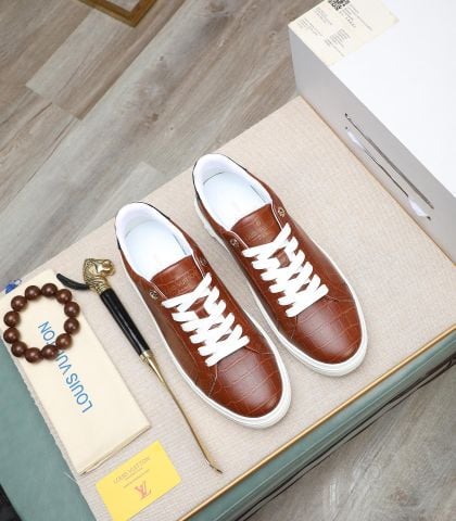 GIÀY SNEAKER NAM L V DẬP VÂN CÁ SẤU ĐẾ DÀY DÁNG RUNWAY