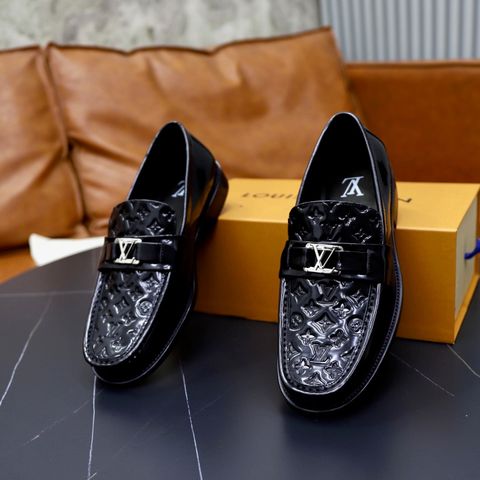 GIÀY NAM LOAFER LV* HOẠ TIẾT MONOGRAM KHOÁ KIM LOẠI