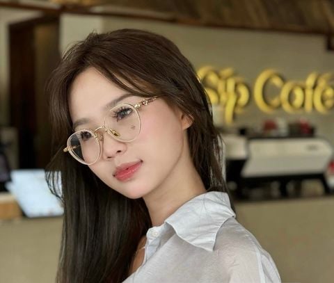 KÍNH MẮT NAM NỮ CH PHOM TRÒN CỔ ĐIỂN – GỌNG KIM LOẠI CHẠM KHẮC BIỂU TƯỢNG, THẦN THÁI SANG SẮC