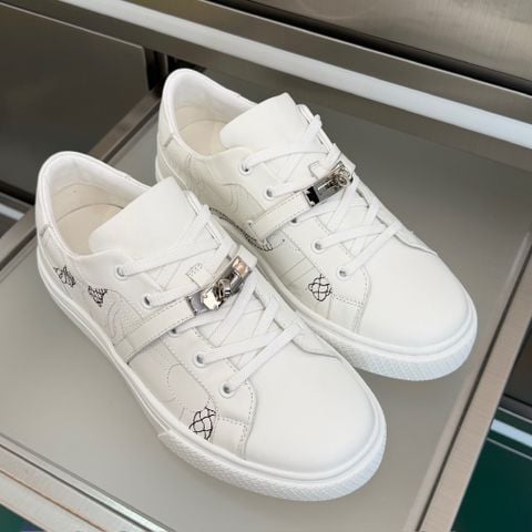 GIÀY SNEAKER NAM H M DAY SERIES – KELLY BUCKLE BIỂU TƯỢNG, PHOM TỐI GIẢN SANG