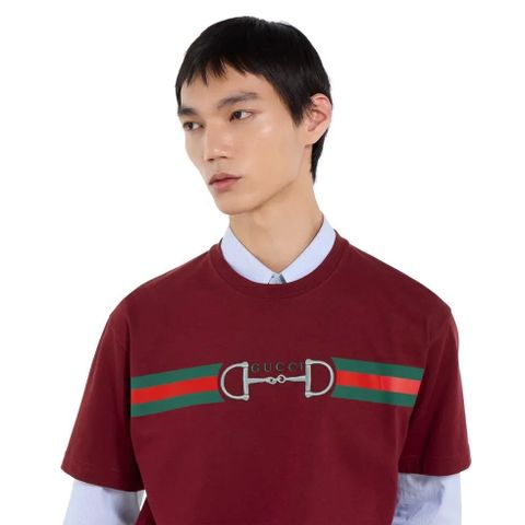 ÁO THUN NAM NỮ GC DỆT KIM CAO CẤP PHỐI DẢI SỌC SIGNATURE VÀ KHOÁ NGỰA