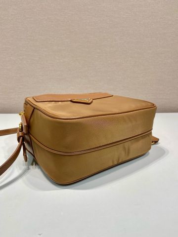 TÚI ĐEO CHÉO NAM NỮ PRD RE-NYLON PHỐI DA SAFFIANO PHOM CAMERA