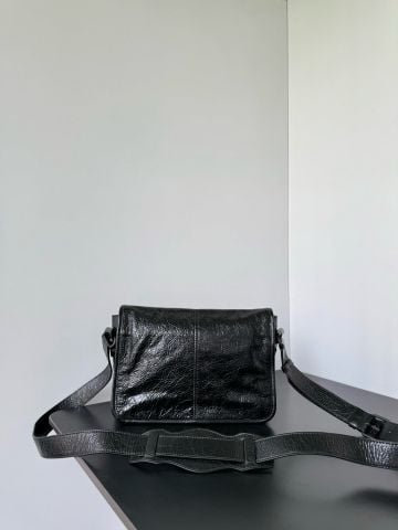 TÚI ĐEO CHÉO NAM NỮ B L LE CITY FLAP MESSENGER – DA CỪU ARENA