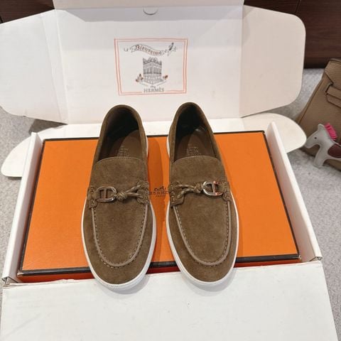 GIÀY NAM NỮ HERM* SNEAKER DA LỘN NÂU ĐẾ TRẮNG KHÓA KIM LOẠI SANG TRỌNG SIÊU ÊM