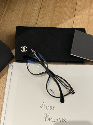 KÍNH MẮT NỮ CHNEL GỌNG OVAL ĐEN – LOGO KIM LOẠI TINH TẾ