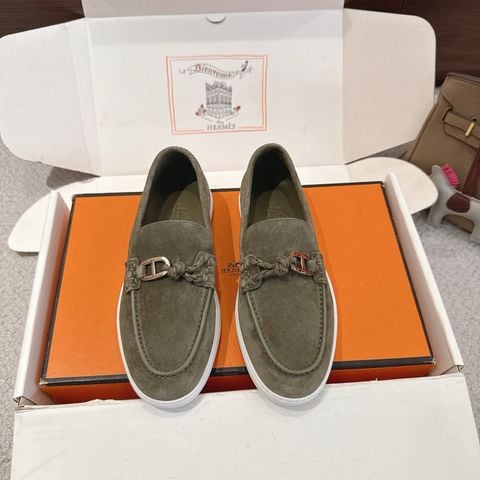 GIÀY NAM NỮ HERM* SNEAKER DA LỘN NÂU ĐẾ TRẮNG KHÓA KIM LOẠI SANG TRỌNG SIÊU ÊM