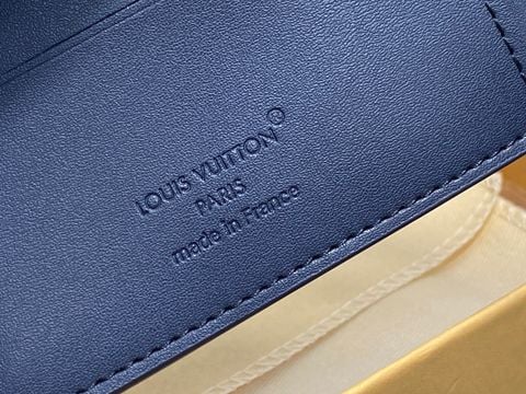 VÍ NAM L*V  MULTIPLE DA HẠT XANH ROYAL – FORM GỌN