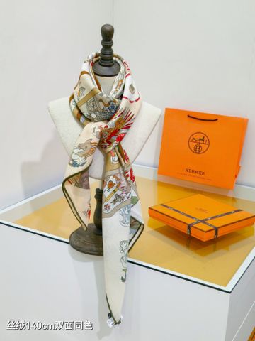 KHĂN CHOÀNG NAM NỮ HERM* LEN LỤA 140×140 HỌA TIẾT “HỌC VIỆN MÃ THUẬT”