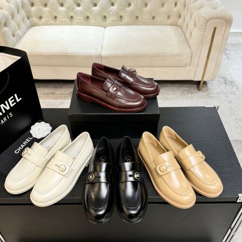 GIÀY NỮ LOAFER CHANEL* – TRẮNG KEM SANG TRỌNG • KHÓA LOGO ÁNH VÀNG