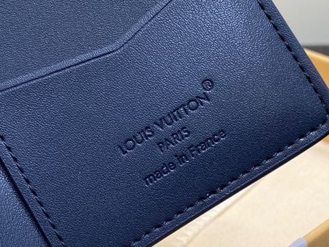 VÍ UNISEX LV* POCKET ORGANIZER XANH NAVY – DA HẠT MỀM