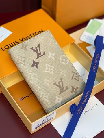 VỎ HỘ CHIẾU NAM NỮ LV* MONOGRAM SURPLUS CANVAS