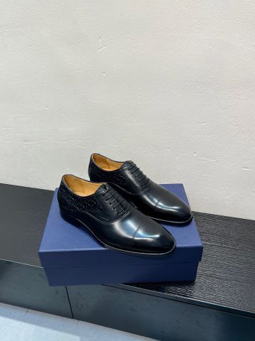 GIÀY TÂY NAM DR CAP TOE DẬP HỌA TIẾT MONOGRAM DA BÒ Ý PHOM THANH LỊCH LÃM
