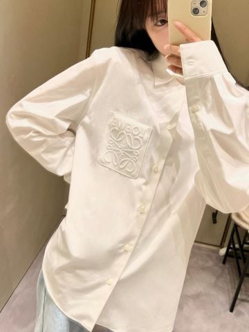 ÁO SƠ MI NAM NỮ LW* DÒNG ANAGRAM POCKET THÊU NỔI TÚI NGỰC
