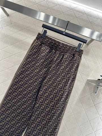 BỘ NỮ FEND ÁO NỈ CHUI ĐẦU + QUẦN DÀI MONOGRAM JACQUARD 2025